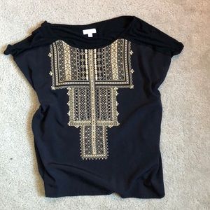 Black short sleeve top with tan detailing